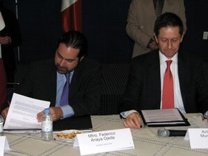 Firma del Memorándum de entendimiento entre la International Apparel Federation (IAF) y la Cámara Nacional de la Industria del Vestido.