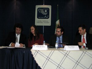 Firma del Memorándum de entendimiento entre la International Apparel Federation (IAF) y la Cámara Nacional de la Industria del Vestido.
